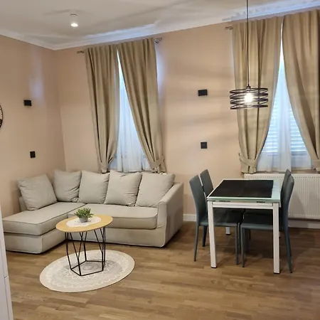 Apartman Mimi דירה *